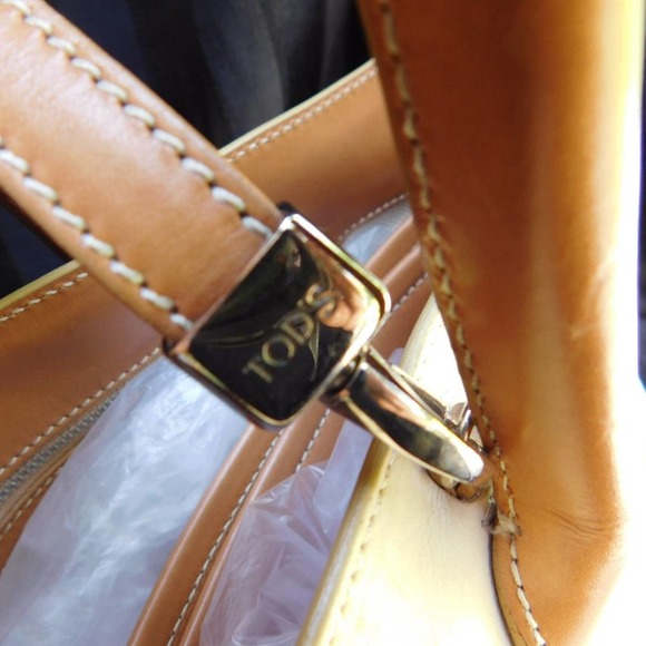 TOD'S TAN SMOOTH  LEATHER SATCHEL TOTE - Picture 9 of 12